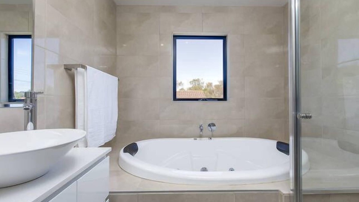 Mount Martha Apartment | Dolphin Suite at Waters Edge