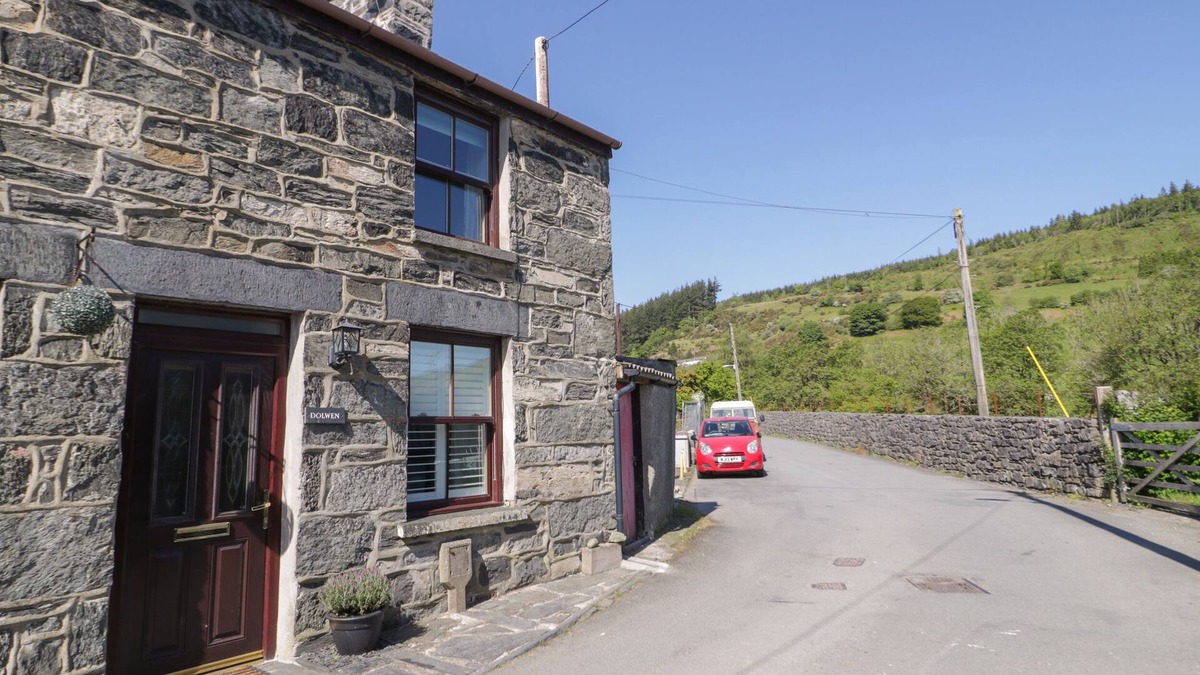 Penmachno Cottage | DOLWEN, pet friendly, with open fire in Penmachno