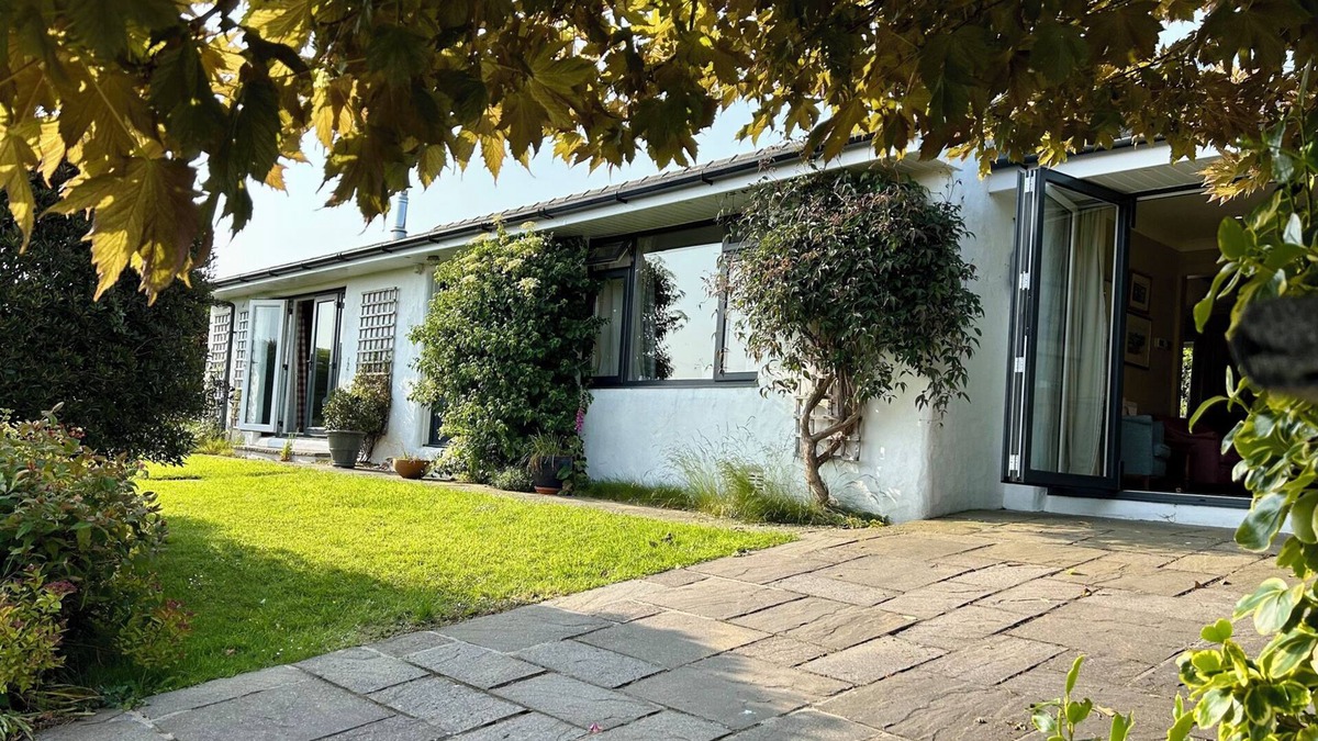 Newport Cottage | DOLWYLAN, pet friendly, with open fire in Newport, Pembrokeshire