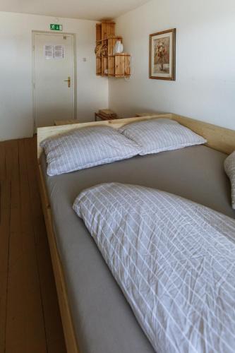 Cerknica Bed & Breakfast | Dom na Slivnici