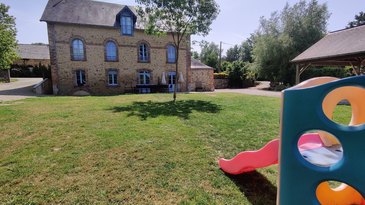 Laigne House | Domaine Avec Deux Gîtes Jusqu'à 15 Personnes