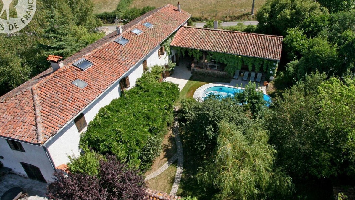 Essertines-en-Donzy Cottage | Domaine de Campagne: Authentic Charm with Pool and Spa