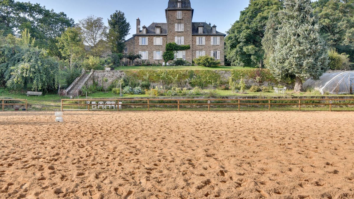 Le Truel House | Domaine de Linars🌿L'Aile du Château🌿A green setting in the heart of Aveyron
