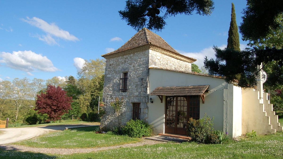 Saint-Cernin-de-Labarde Cottage | Domaine de Pemontier - Le Pigeonnier (sleeps 4 in 2 bedrooms)
