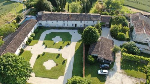 Saint-Denis-du-Pin Bed & Breakfast | Domaine de Rennebourg