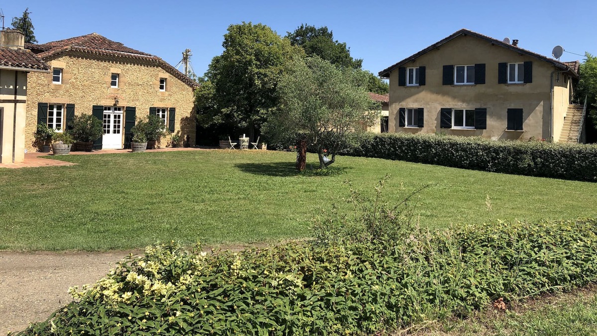 Lannemaignan Apartment | Domaine De Vibois - Ground floor apartment between vineyards, woods and swimming pool