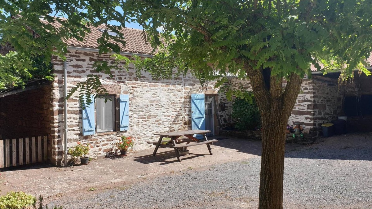 Combret House | Domaine du Plan Del Poux – Rural Holiday Home for 8 People with Mountain View and Terrace