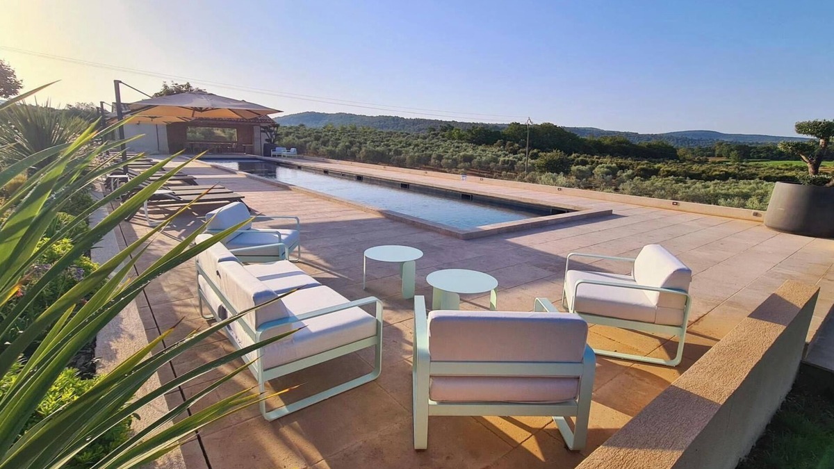 La Bastide-des-Jourdans Apartment | Domaine les Hauts de Riganel Gîte les Lavandins