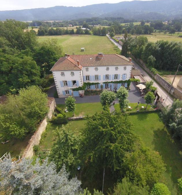 Dore-lʼEglise Bed & Breakfast | Domaine La Reveille