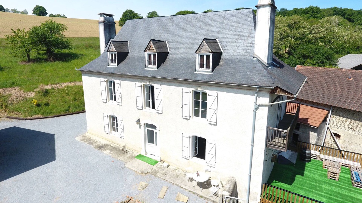 Beyrie-en-Bearn Cottage | Domaine Lacay - Large capacity gîte