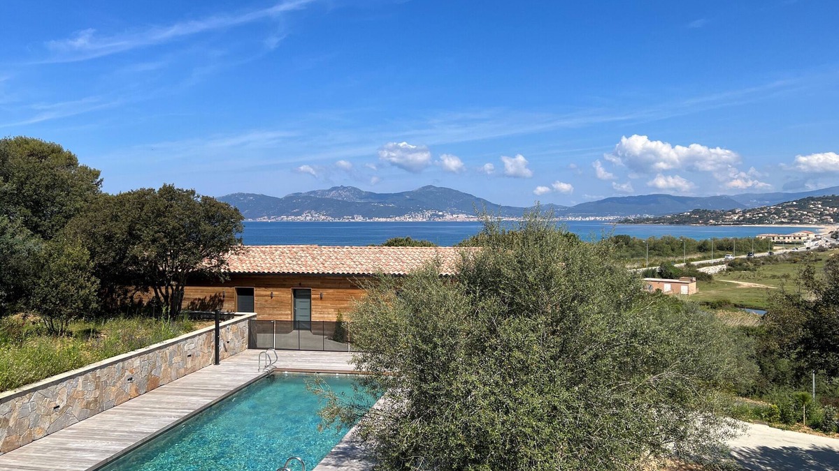 Molini Villa | Domaine Pour 22 Personnes 50 m de la mer et Piscine Privée 11 Chambres 7 SDB