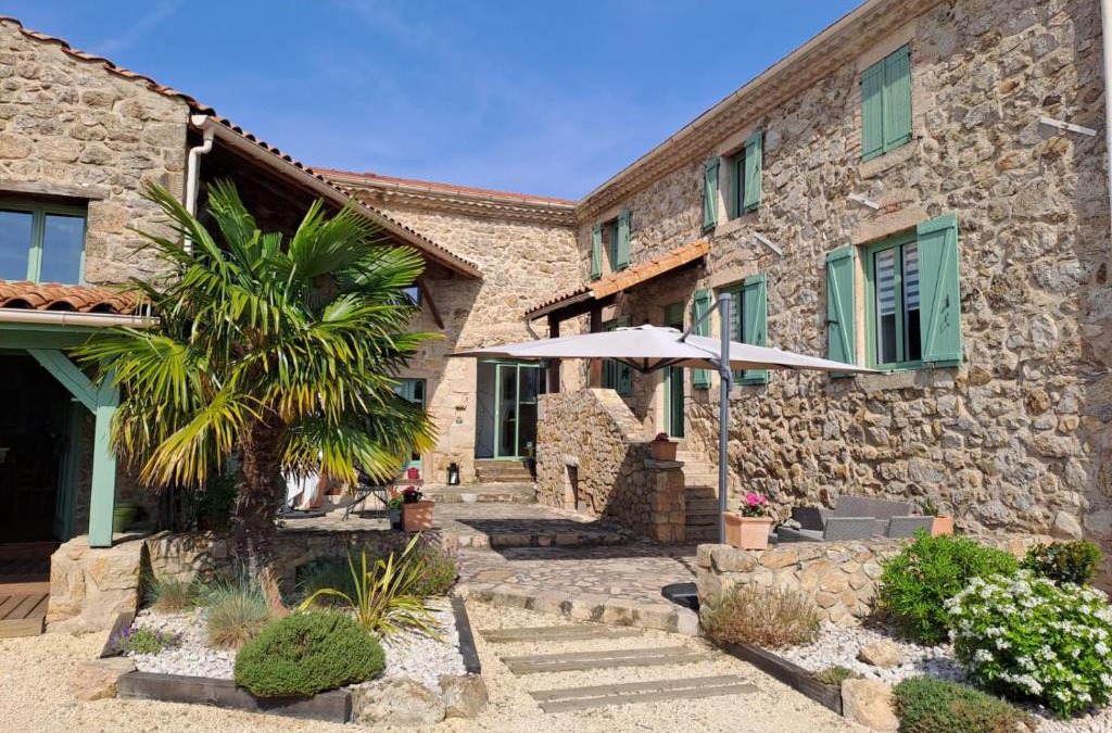 Malleval Bed & Breakfast | Domaine Saint Claude - Gîte , Chambres d'hôtes & hébergement insolite