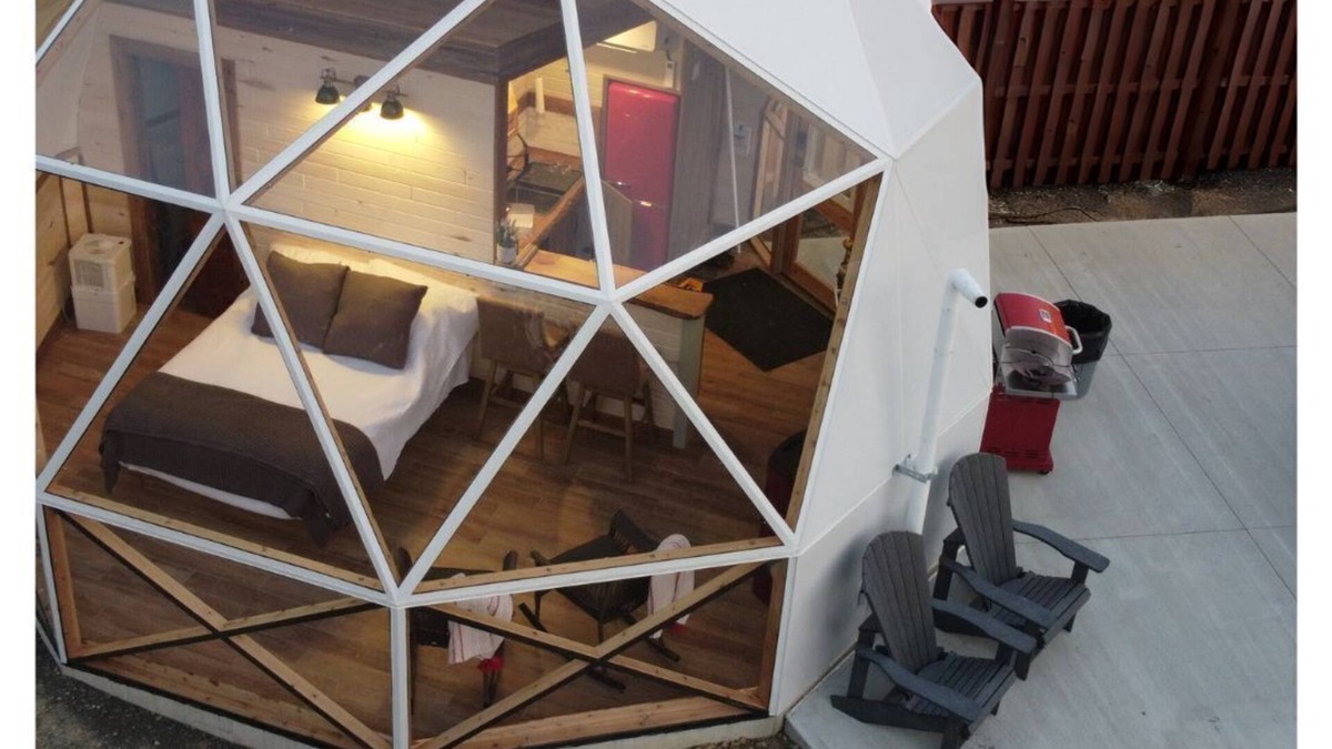 Listuguj Mi'gmaq First Nation Ski Chalet | Dôme 6: Waterfront-HotTub-AC-BBQ-Kitchen-Bathroom