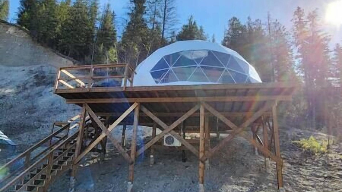 Golden Ski Chalet | Dome, Alpenrose Dome Hottubs KING Bed Mountains view