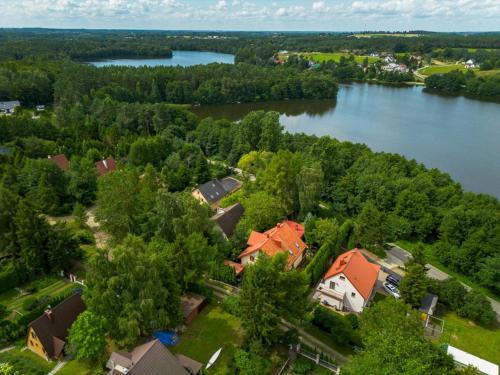 Szemud House | Domek Kamień - z tarasem, z kominkiem i altaną grillową - TOP lokalizacja przy jeziorze