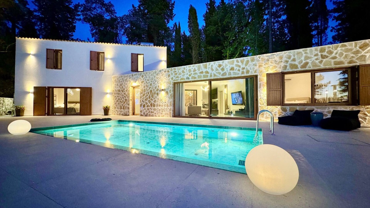 Achilleio Villa | Domenico Morani Luxury Villa Concept