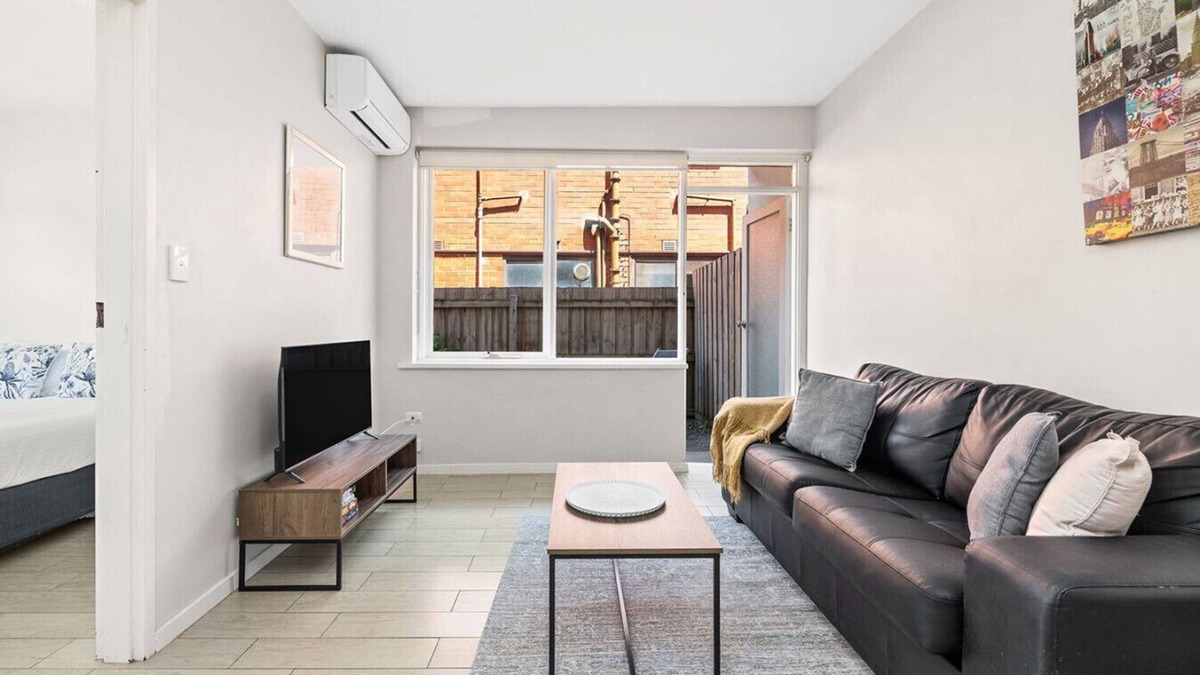St. Kilda East Apartment | Domi Rentals - The Carlisle Apartments