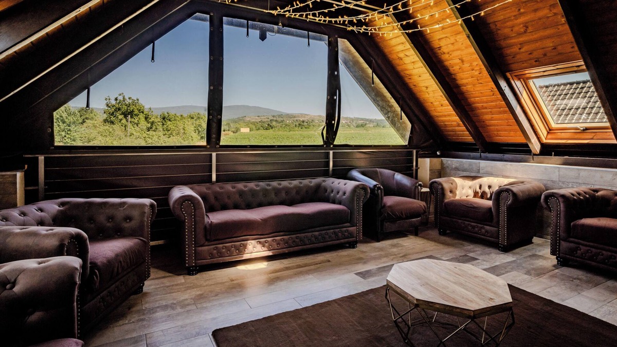 Gyongyos House | Dominium Pincészet és Panzió