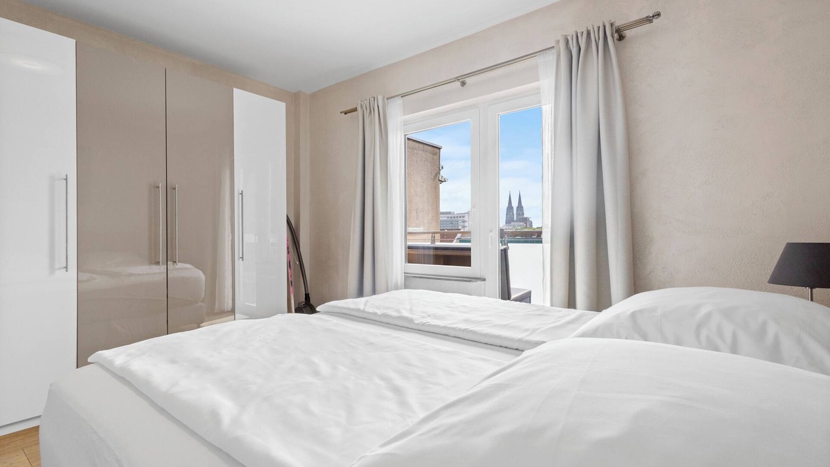Altstadt-Nord Apartment | Domloge Lofts & Apartments