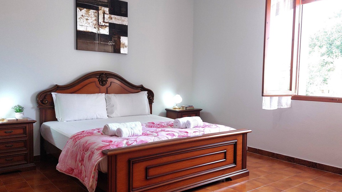 Olmedo Apartment | Domo de Istiu - Two Bedroom Apartment, Sleeps 5