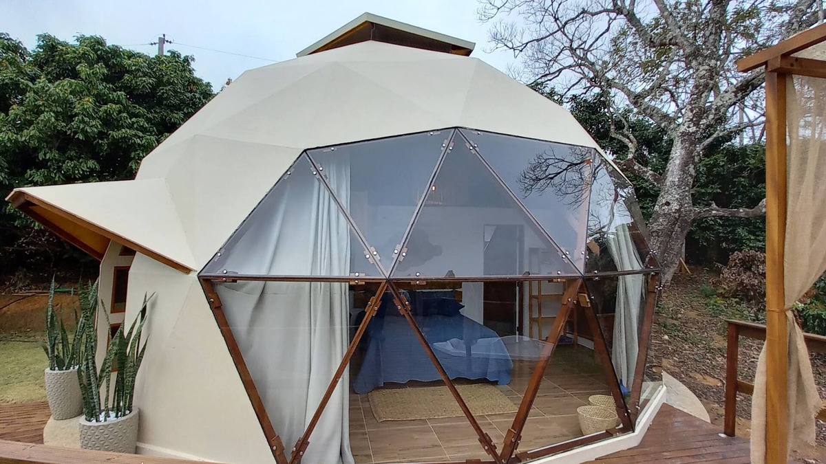Santa Branca Cabin | Domo Geodésico em Madeira Super Confortável e Completo. Para Momentos Especiais!