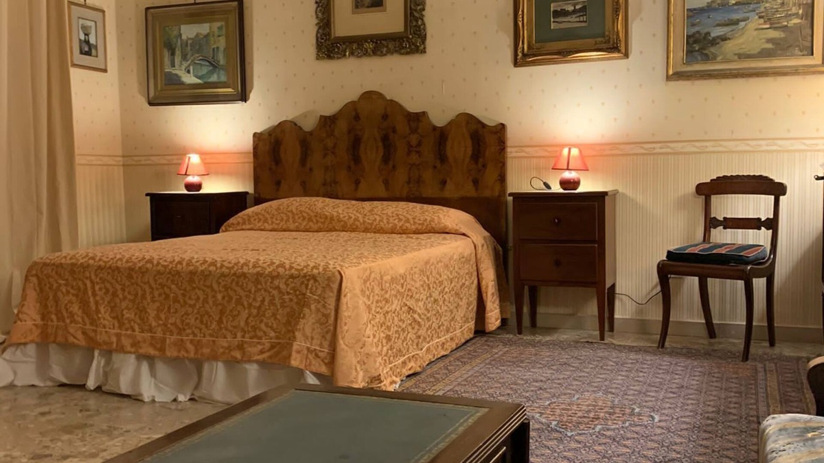 Fuorigrotta Bed & Breakfast | Domus Diocleziano, la tua casa lontano da casa! Comoda, sicura e accogliente!