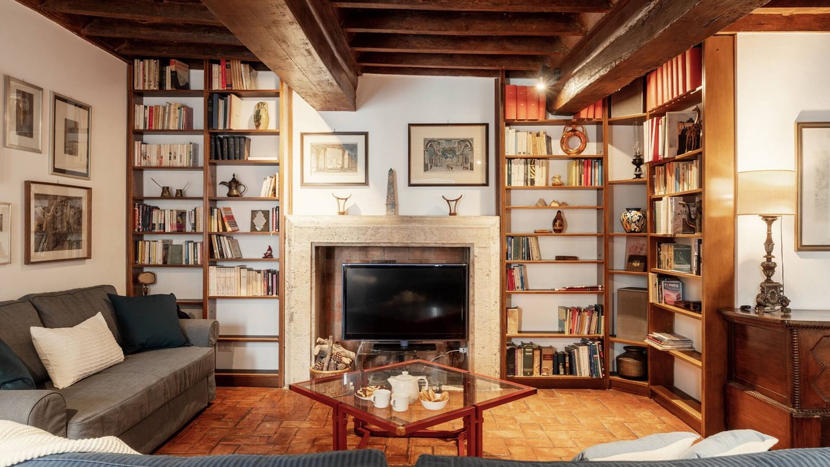 Rione VII Regola Apartment | Domus Quiritum Elite, charming downtown apartment