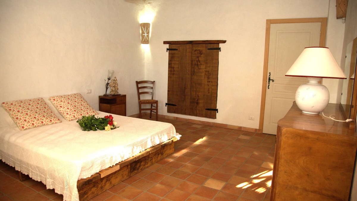 San Giovanni Suergiu House | Domusantiga Apartments 2 DOUBLE BEDROOMS, GREEN MEADOW, by the sea