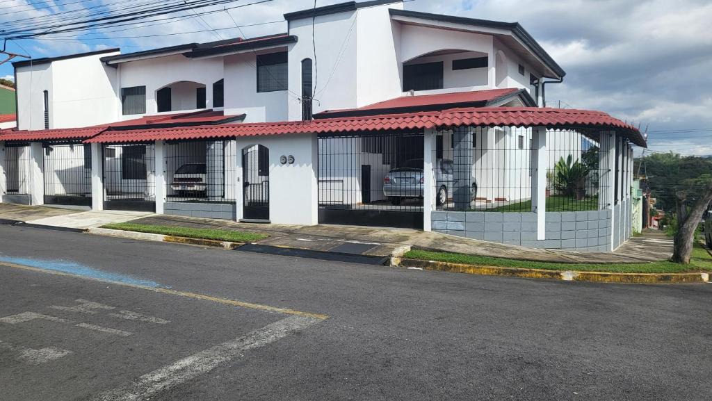 Alajuela Apartment | Don Carlos Place UPPER UNIT