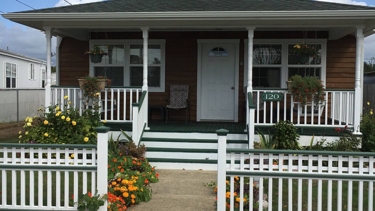 Lakeside House | Don't Get a Room.Get a House! the Homey House