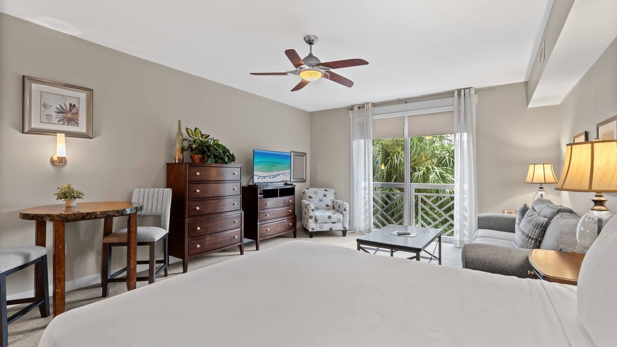 Baytowne Wharf Condo | Don't Miss this one!Bahia Studio/Pool View/Walk to Village/Pool/Tram to Beach