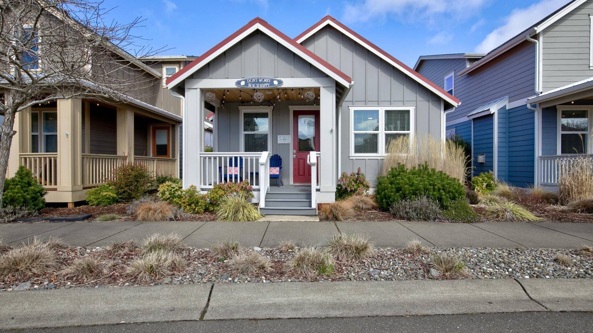 Ocean Shores House | Don't Worry Beach Happy - Oyhut Bay Seaside Village