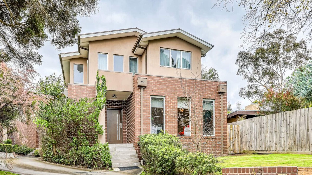 Doncaster House | Doncaster Bright Modern Retreat Townhouse U1