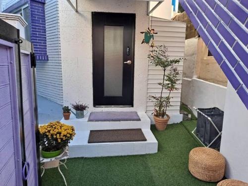 Chungmu House | Dongpirang Purple House 1