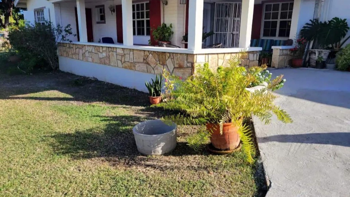 Saint John Parish House | Donhenri House Hodges Bay in Antigua