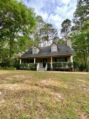 Daphne House | Donna’s Charm: 3 BR/king-suite/pools/golf