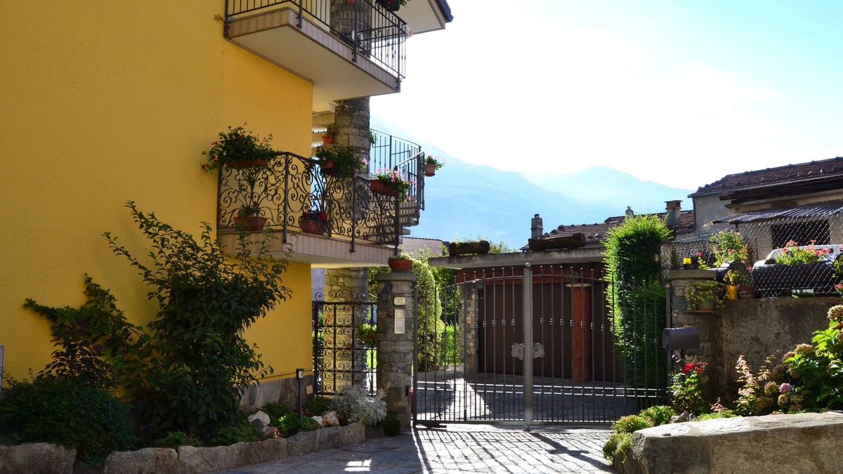 Grand Vert Apartment | Donnas: Apartment/flat - Donnas