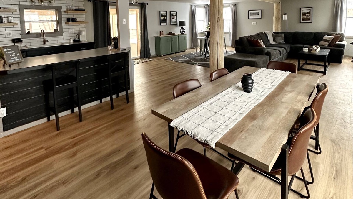 Saratoga House | Don’t carry your luggage upstairs. Walk to the hot pool, restaurants & bars.