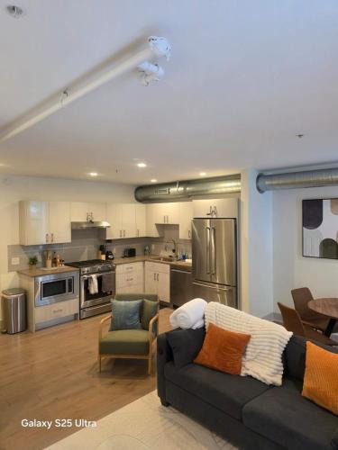 Cultural District Apartment | Donwtown Deluxe Apartment 23