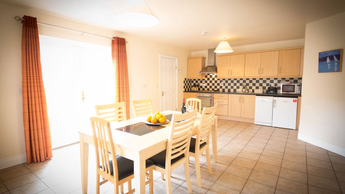 Doolin Hotel | Doolin Village Bungalow 10 - a bungalow that sleeps 6 guests in 3 bedrooms
