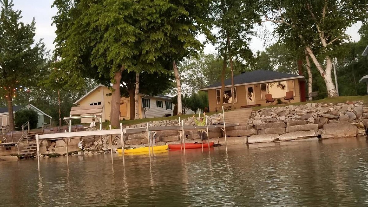 Luxemburg Cottage | Door County, Green Bay waterfront Cottage. Fantastic Sunsets