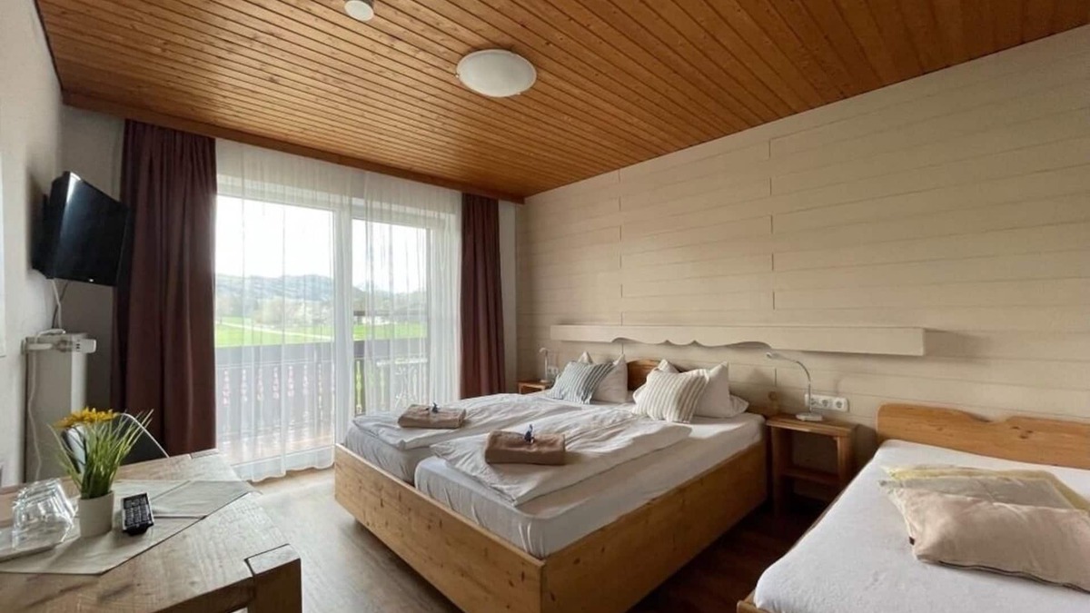 Rohrdorf Apartment | Doppelzimmer für 3 Gäste mit 21m² in Rohrdorf/ot Lauterbach
