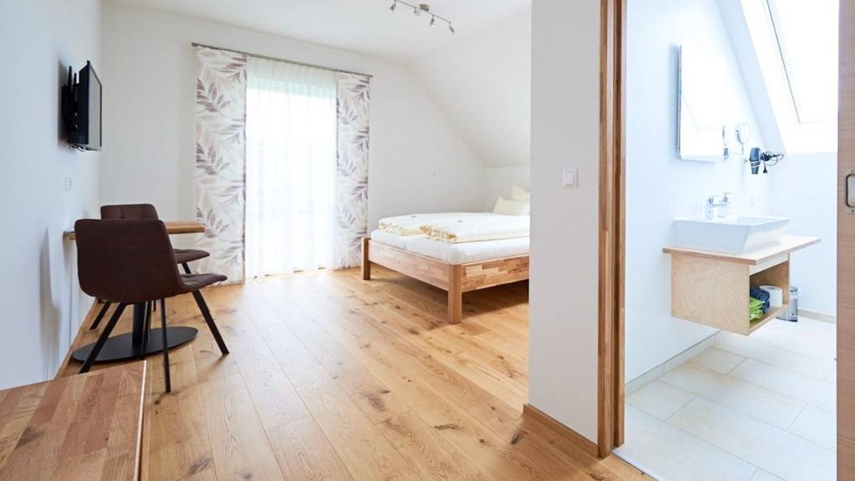 Sankt Anna am Aigen Apartment | Doppelzimmer Rebstock mit Balkon - Gästehaus Lipp'n Sepp St. Anna am Aigen