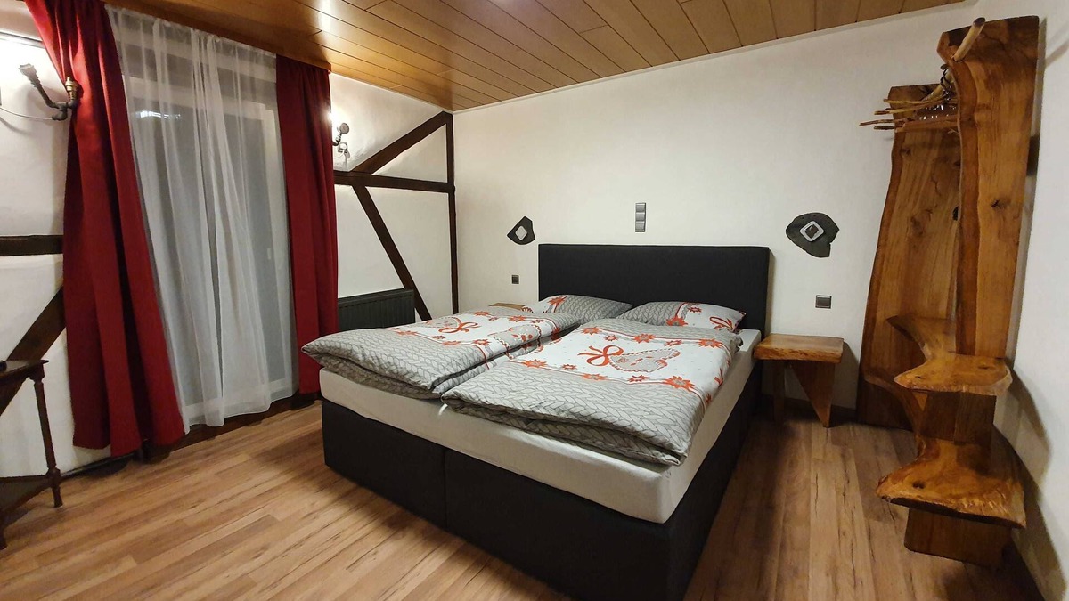 Bullau Cottage | Doppelzimmer 8 - Gasthaus Pension Schumbert