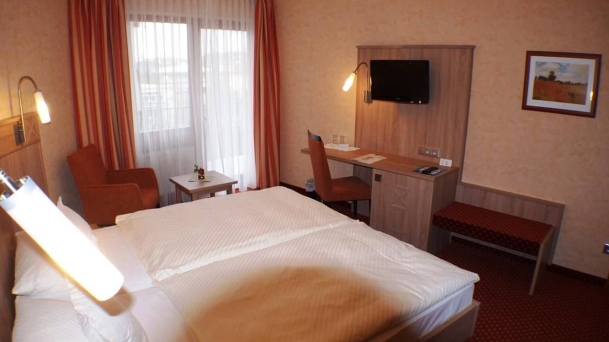 Sankt Martin House | Doppelzimmer, Dusche, WC, Nichtraucher - Hotel-restaurant St. Martiner Castell