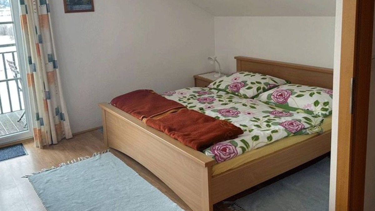 Zell Am Moos Apartment | Doppelzimmer mit Balkon 2 - Haus Rindberger und Pfarl