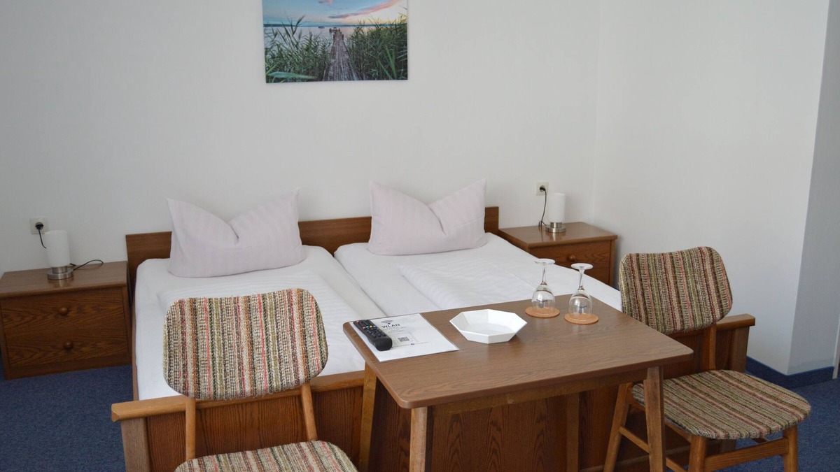 Obertrubach House | Doppelzimmer mit Balkon und Schlafsofa - Gasthof-pension Fränkische Schweiz Obertrubach