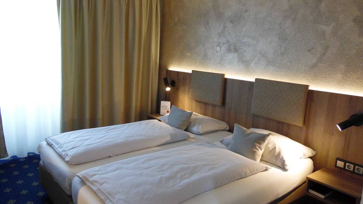 Gomaringen Apartment | Doppelzimmer mit Dusche und WC