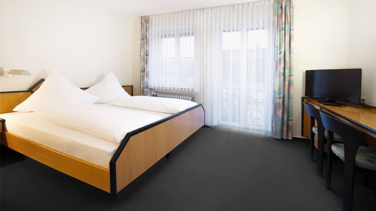 Unterroth Apartment | Doppelzimmer mit Dusche und WC