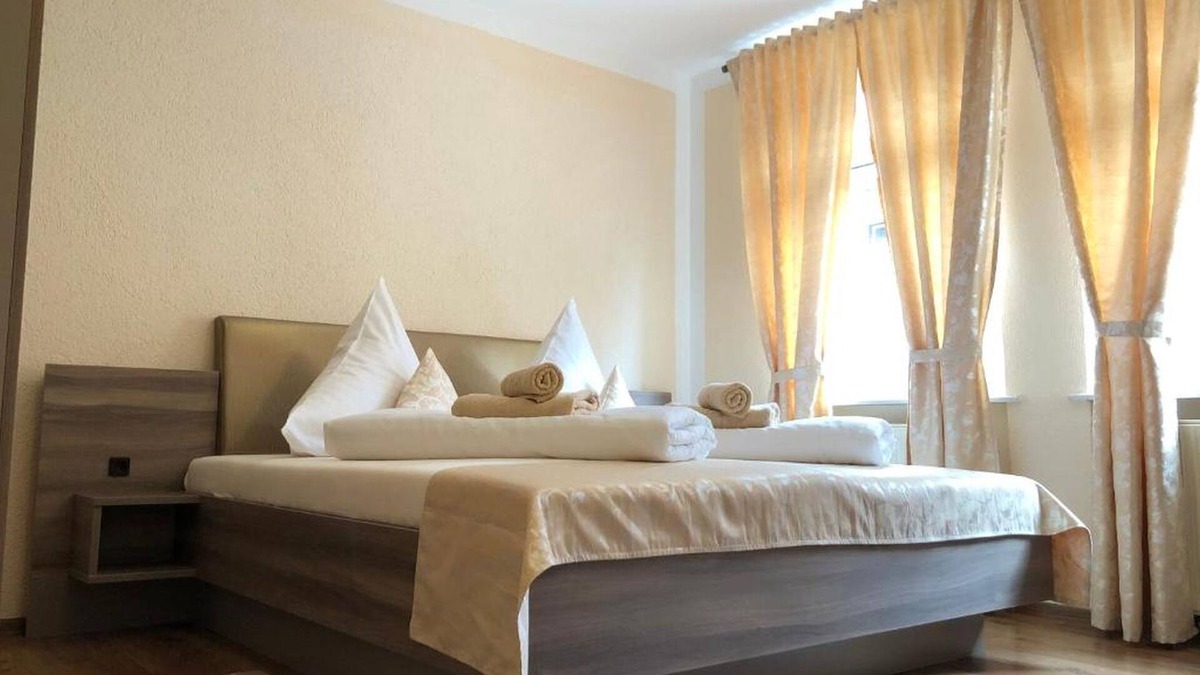 Adorf Apartment | Doppelzimmer mit Gemeinschaftsbad